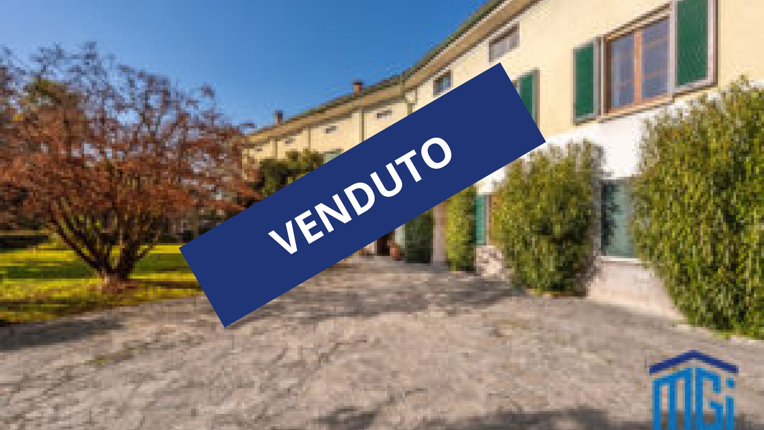Edificio storico con parco privato